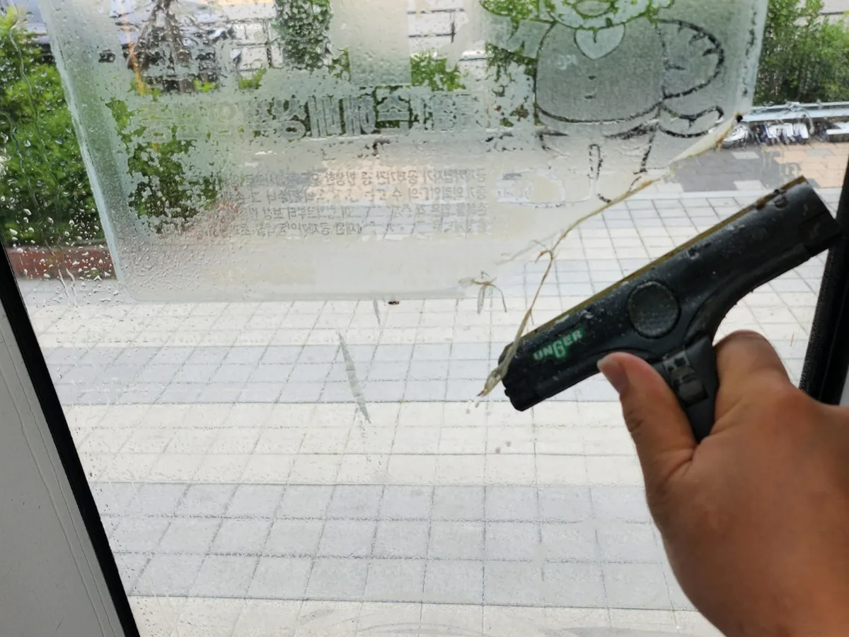 완도군 금일읍 현장 유리·새시 장비 주변 정밀 위생청소 사례 - 행진크린